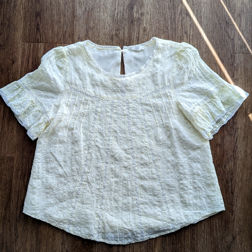 Embroidered Flowy Cottagecore Ruffle Sleeve Top Pale Yellow Lace Boutique Small